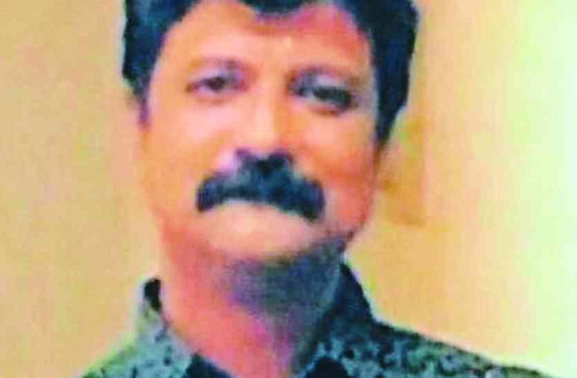 builder wrote letter to daughter, young builder left home, stress, people torture builder, builder family ask police for help, gwalior news, gwalior news in hindi, mp news बिल्डर ने बेटी के नाम लिखी चिठ्ठी और छोड़ दिया घर, खत में लिखी वो बातें कि पढ़कर परिजन पहुंचे थाने