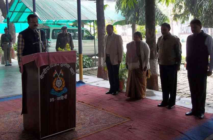 CRPF सशस्त्र सेना झंडा दिवस पर CRPF ने शहीद जवानों को दी श्रद्धाजंलि