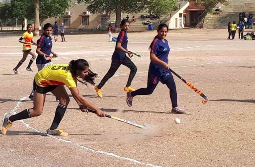 Team Winners of Gajuwas and Rajgarh in Hockey Contest churu शानदार जीत : गाजूवास की बेटियों व राजगढ़ के बेटों ने चक दिया चूरू