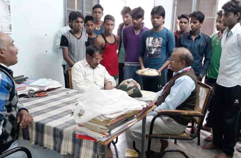hostel हॉस्टल में चल रहा था ये काम, औचक निरीक्षण पर पहुंचे अफसर तो खुली पोल