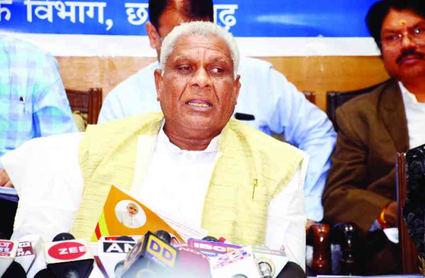 14 Saal Bemisaal खाद्य मंत्री मोहले ने पीडीएस पर थपथपाई पीठ कांग्रेस ने पूछा- घोटालों में कार्रवाई का क्या हुआ