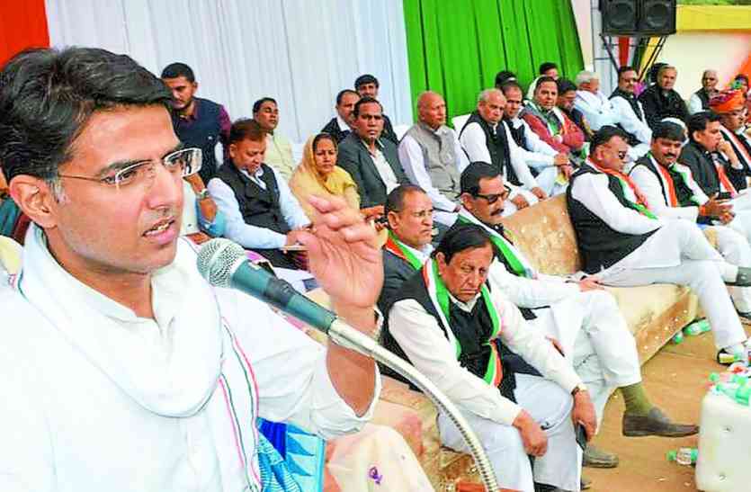 अये भी बोले सम्मेलन में सम्मेलन में राष्ट्रीय सचिव एवं जिला प्रभारी देवेन्द्र यादव ने विचार व्यक्त किए। राष्ट्रीय सचिव जुबेर खां ने कहा कि शुरू से कांग्रेस की सोच बूथ को मजबूत करने की रही है। पूर्व सांसद जितेन्द्र सिंह ने कहा कि बूथ पर वहां के नेता की जिम्मेदारी तय की जानी चाहिए। उन्होंने कहा कि सभी पार्टी के कार्यकर्ता हैं। उन्होंने भाजपा पर डॉ. भीमराव अम्बेडकर के सपने को तोडऩे का आरोप लगाया। पूर्व सांसद डॉ. करणसिंह यादव ने सम्मेलन को एेतिहासिक बताया। सम्मेलन में पूर्व मंत्री दुर्रुमियां, पार्टी नेता अश्क अली टाक, रघुशर्मा, शंकुतला रावत सहित अन्य पार्टी नेताओं ने भी विचार रखे। अलवर उपचुनाव के लिए कांग्रेस ने भरी हुंकार, किया तैयारियों का आगाज