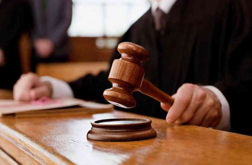 Claim, Kunnari police station, Truck collision, Accident, Motor vehicle accident claim, Tribunal court, Insurance company, General insurance company, Court, Claim submission, Judge Raghavendra Kaachwal, State high school, Kota, Kota Patrika, Kota Patrika News, Rajasthan Patrika लम्बी सुनवाई के बाद पत्नियों को मिला पति की मौत का मुआवजा