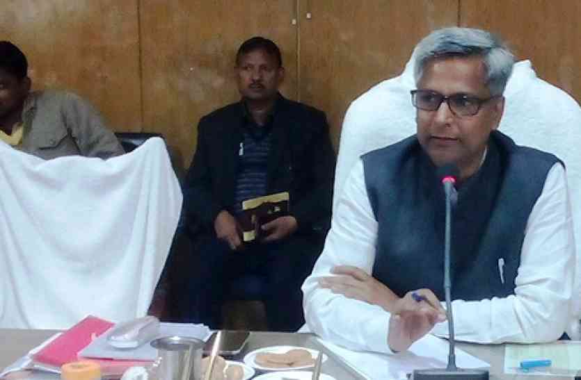 Lakhimpur Dm Sailendra स्मार्ट सिटी के लिए रखनी होगी स्मार्ट सोच - डीएम शैलेंद्र