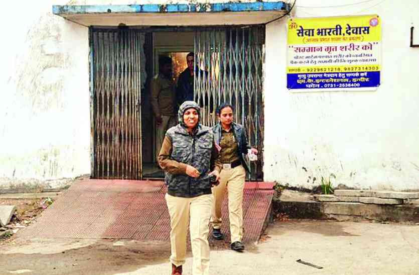 suside in dewas 12वीं की छात्रा ने लगाई फांसी