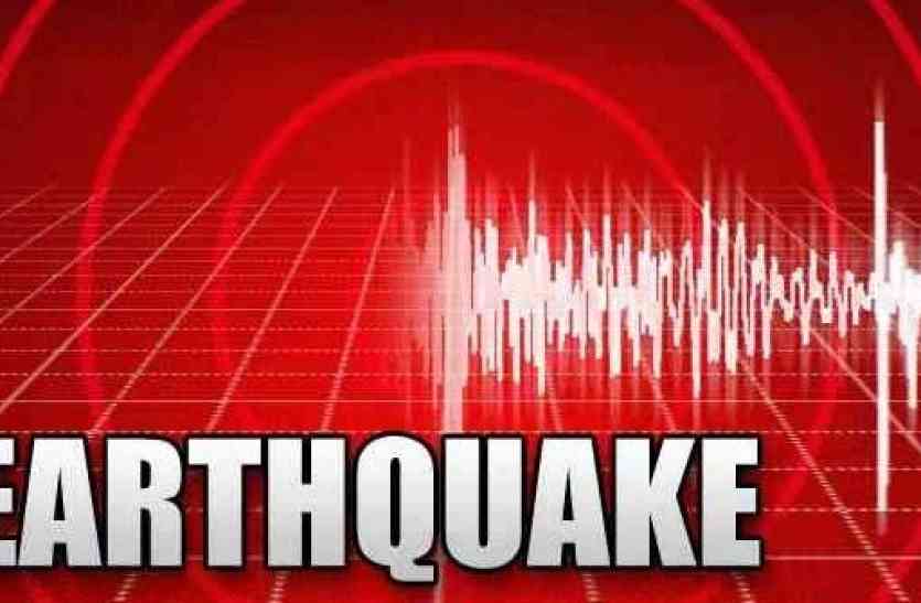 earthquake, earthquake in delhi, earthquake in kashmir, people come on road दिल्ली, उत्तराखंड के बाद कश्मीर में भी 5.4 तीव्रता का भूकंप