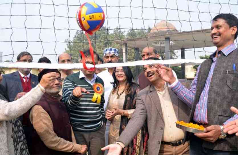 Volleyball Competition वॉलीबॉल प्रतियोगिता: नेहरू क्लब ने मंजीर पट्टी को हराया