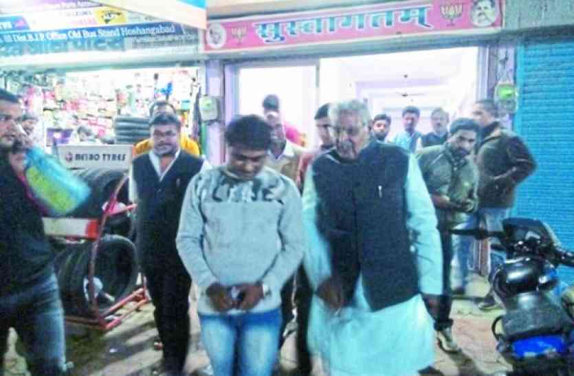 Assembly Speaker v Akhilesh Khandelwal news in hindi पार्टी कार्यालय से बाहर निकले तो बदले विस अध्यक्ष और नपाध्यक्ष के सुर
