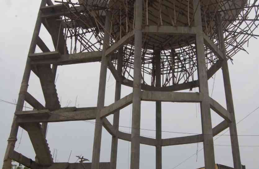 water Tank construction incomplete नर्मदा से जितना पानी मिल रहा उतनी संग्रहण क्षमता नहीं