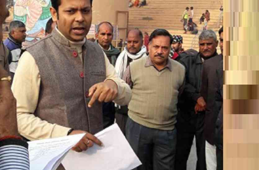 VDA encroachment free campaign बनारस में वीडीए की बड़ी कार्रवाई, गंगा किनारे गिराये गये अवैध निर्माण
