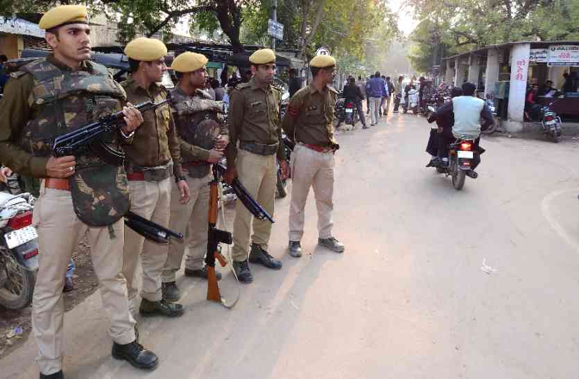 Four fugitives laced with high-tech weapons in court premises firing फायरिंग के दौरान कोर्ट परिसर में हाईटेक हथियारों से लेस थे चार अपराधी