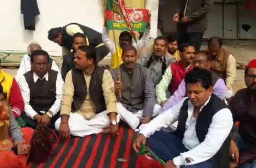 samajwadi party protest बिजली दरों के खिलाफ सपा ने शुरू किया आंदोलन