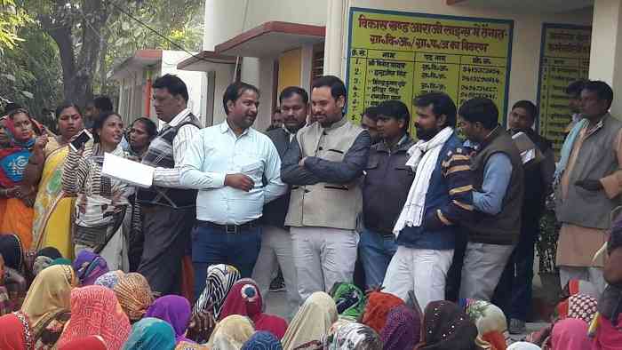 आंदोलित मनरेगा मजदूर