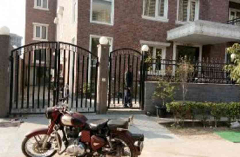 one friend dead in Suspicious circumstances after drink party मौत या मर्डर: ट्रेनिंग करने आए 6 दोस्तों में एक की खिड़की से नीचे गिरकर मौत, रातभर सभी ने पी थी शराब