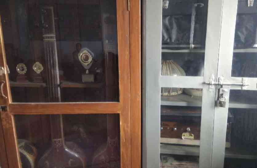 Locked in the music department vacant posts for years मौन हो रही सुर-ताल की जुगलबंदी