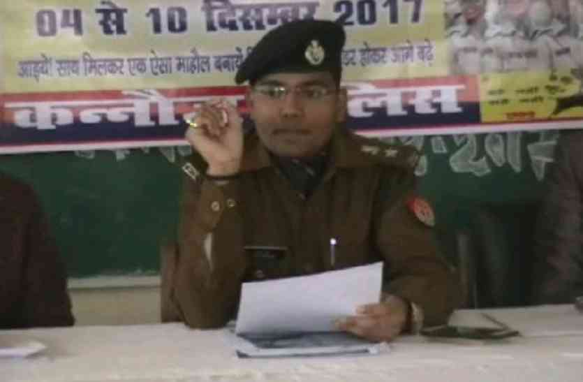 Police Officer listened to problem of old women बुजुर्ग महिला ने फोन पर बताई पीड़ा, एसपी की छलक आईं आंखें