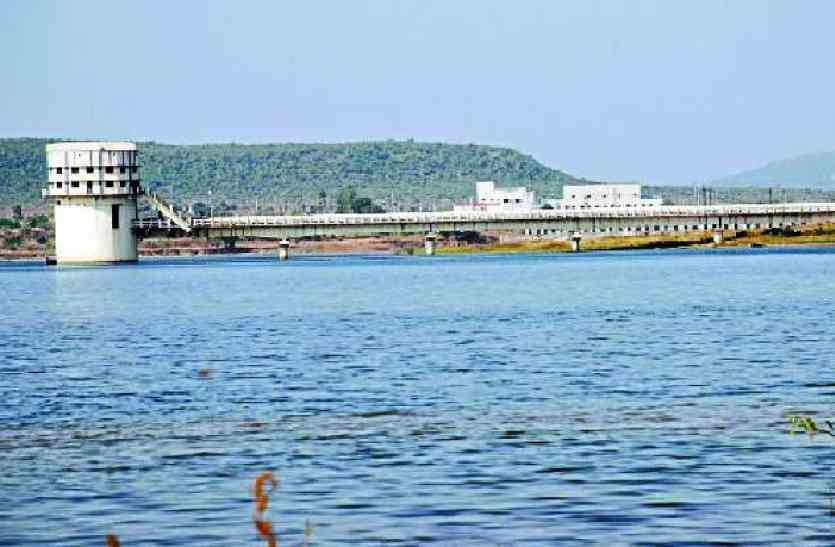 water crisis in sagar गर्मी में मचेगी पानी के लिए त्राहि-त्राहि, सर्दी में ही राजघाट डैम होने लगा है खाली