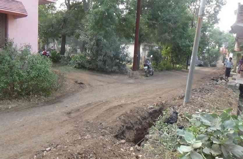 patrika खुली सीवरेज लाइन दे रही हादसों को न्योता