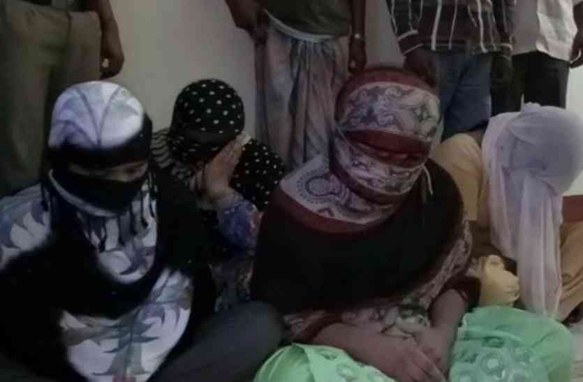 Prostitution यूपी में लड़कियां बेचने व उनसे देह व्यापार कराने वाला बड़ा गैंग पकड़़ा गया