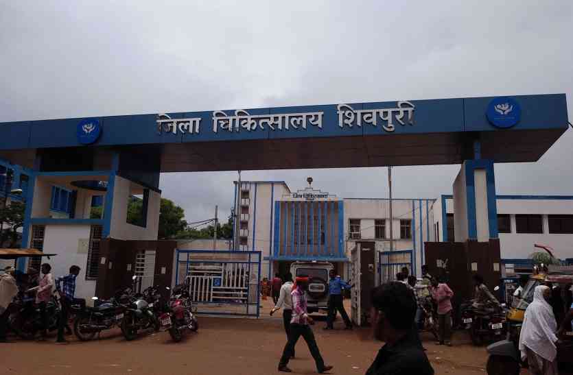 District Hospital, CS, Stay, CMHO, Ashok Nagar, shivpuri news, shivpuri news in hindi, mp news नए सीएस का ट्रांसफर, पुराने सीएस स्टे पर डटे