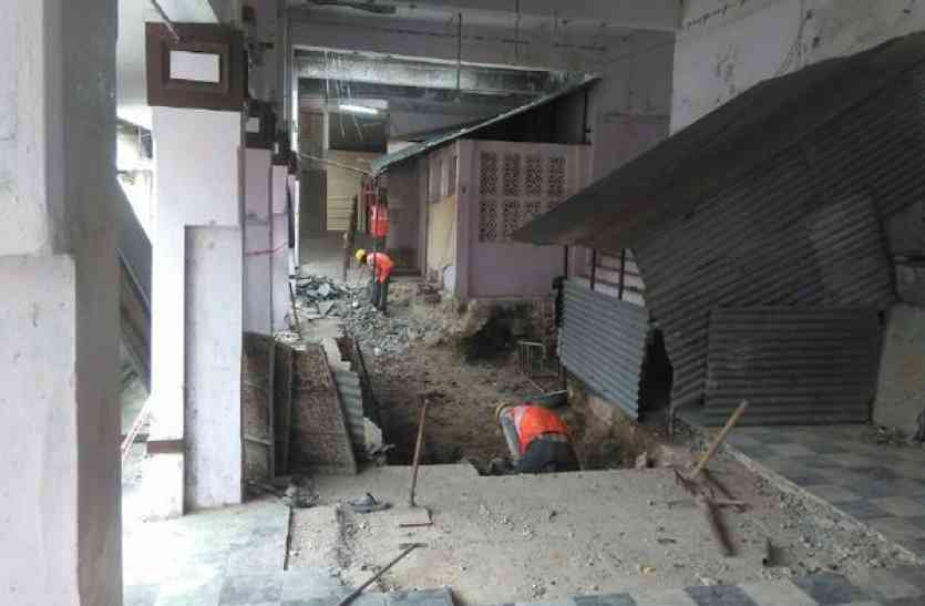 patrika क्या है परेशानी... महाकाल सहित अन्य प्रतिमाओं के नहीं हो रहे भक्तों को दर्शन