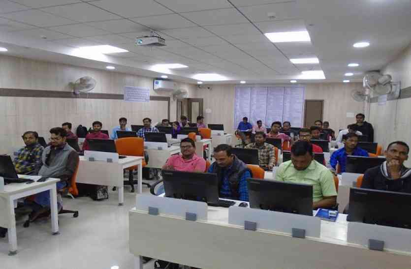 balaghat news ऑनलाइन सेवाओं के लिए सीएचसी संचालकों को दिया प्रशिक्षण