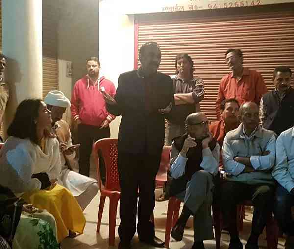 अंकिता को समर्थन देते अनिल श्रीवास्तव