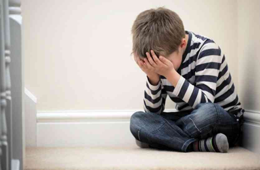 stress सावधान! 4 संकेत, जिनसे मालूम होता है कि आपका बच्चा STRESS से गुज़र रहा है