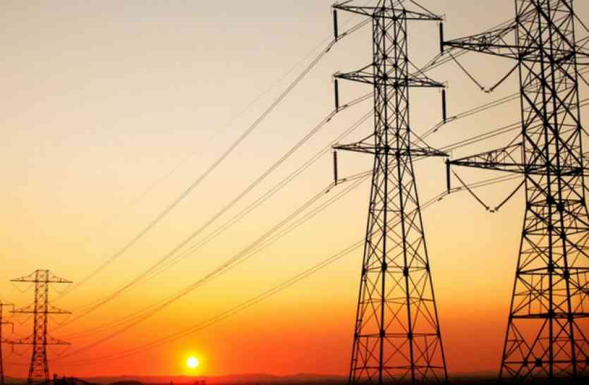 no electricity in village, villagers waiting for electricity, 24 hours electricity supply, electricity supply in village, rural india, electricity in rural area, mpeb, electricity department, gwalior news, gwalior news in hindi, bhind news, mp news प्रदेश के इन एक दर्जन से अधिक गांवों को है अब भी बिजली का इंतजार, लोग पलायन को मजबूर