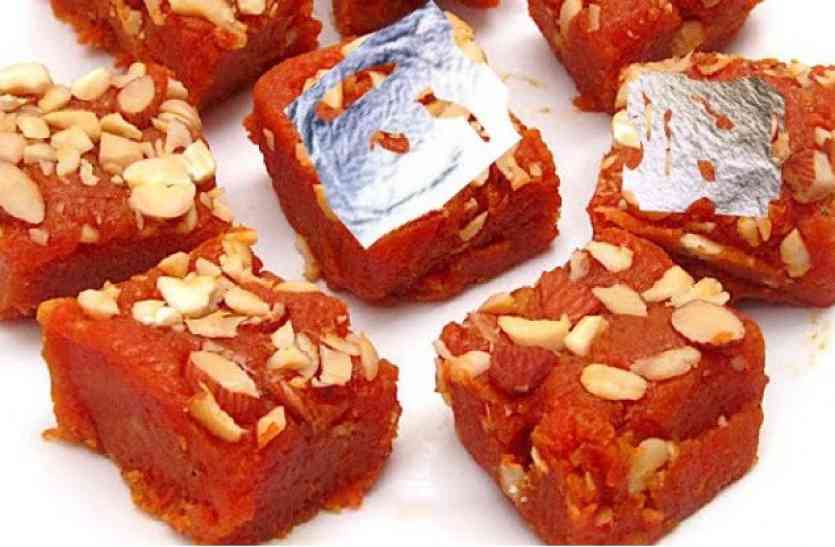 gajar barfi recipe गाजर की बर्फी बनती है बहुत स्वादिष्ट