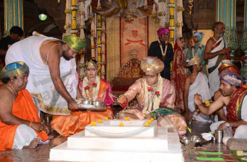 Trishika Kumar मैसूरु के शाही परिवार को 400 साल बाद मिली श्राप से मुक्ति, डूंगरपुर के पूर्व राजघराने से है खास रिश्ता