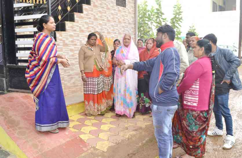patrika बगीचा नंबर १३ में कीचड़ से आक्रोशित हुए रहवासी