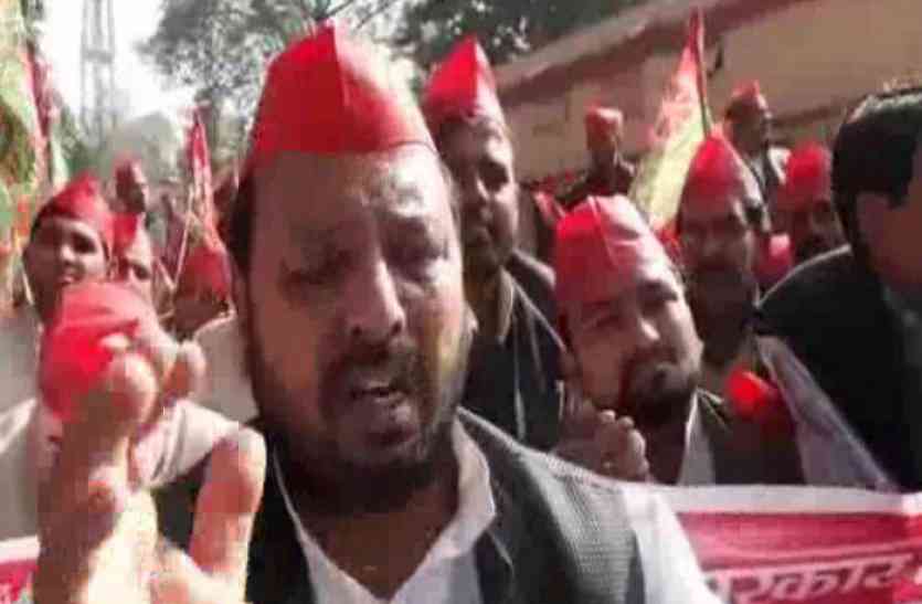 Samajwadi Party वीडियो में देखिए सपाइयों ने साधु संतों की सरकार के बारे में क्या कहा