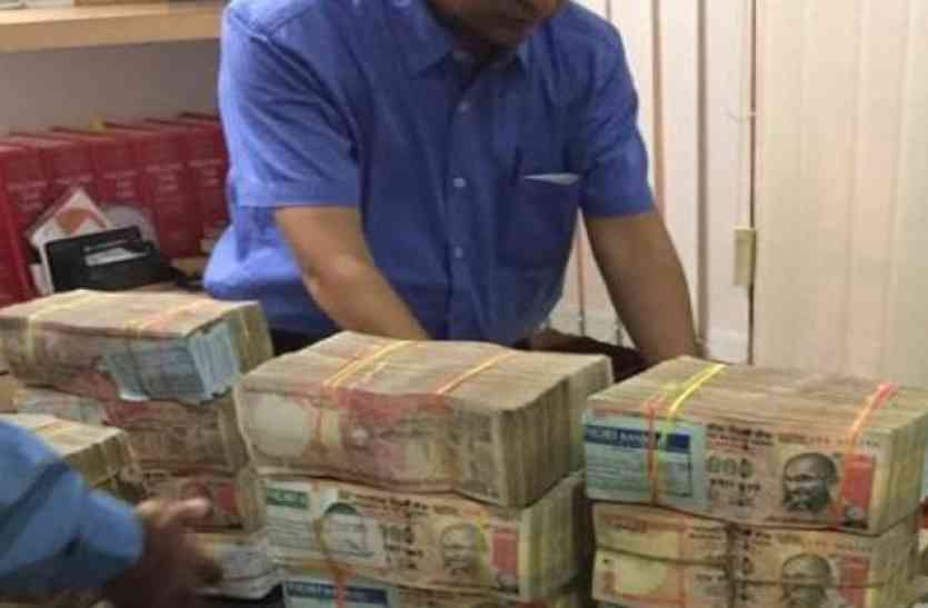 rbi-bitcoin-to-inr-illegal-recovery-of-crores-rupees-in-jbp एमपी के इस शहर में अफसरों ने सरेआम की करोड़ों रुपए की अवैध वसूली, ऐसे सामने आया सच