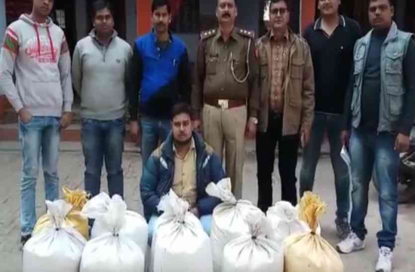 smuggler लाखों की काली मिर्च सहित तस्कर गिरफ्तार