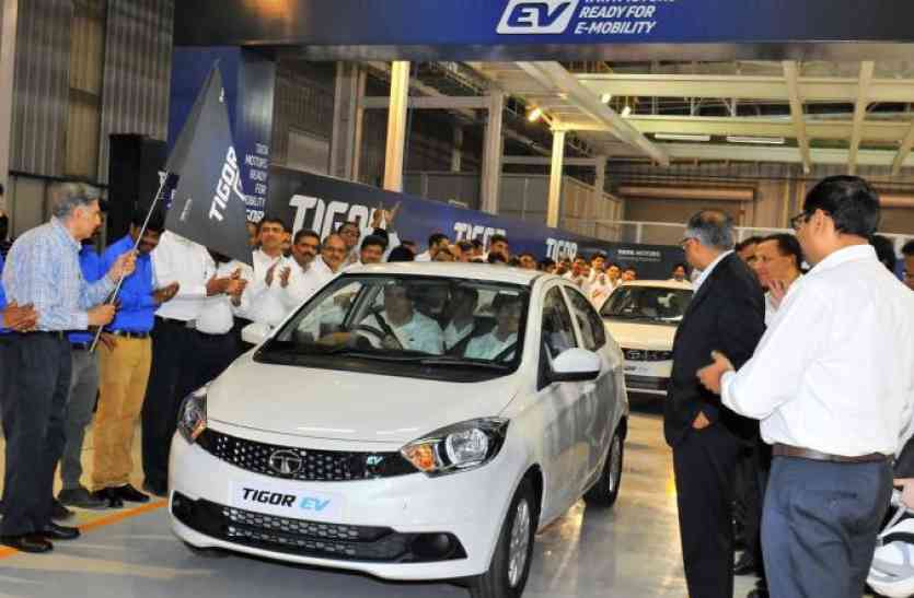 Tata Tigor Electric टाटा ने इलैक्ट्रिक टिगोर के पहले लॉट को मैन्युफैक्चरिंग प्लांट से रवाना किया