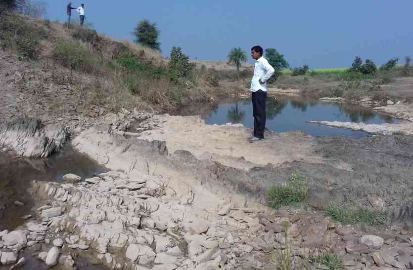 Pratapgarh जल संरक्षण के लिए भरी नींव, उपेक्षा के चलते नींव बनकर ही रह गई