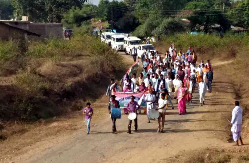 The government is playing with the lives of the farmers किसानों की जान से खिलवाड़ कर रही सरकार