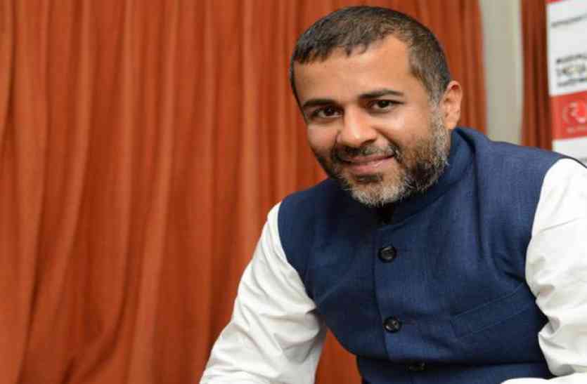 Chetan Bhagat, mani Shankar Aiyar, PM Modi, Chetan Bhagat made fun of Mani Shankar Aiyar, Rajasthan Patrika Kota, Kota Coaching चेतन भगत ने मणिशंकर अय्यर का उड़ाया ऐसा मजाक कि हो गई सभी की बोलती बंद, बता डाला ये
