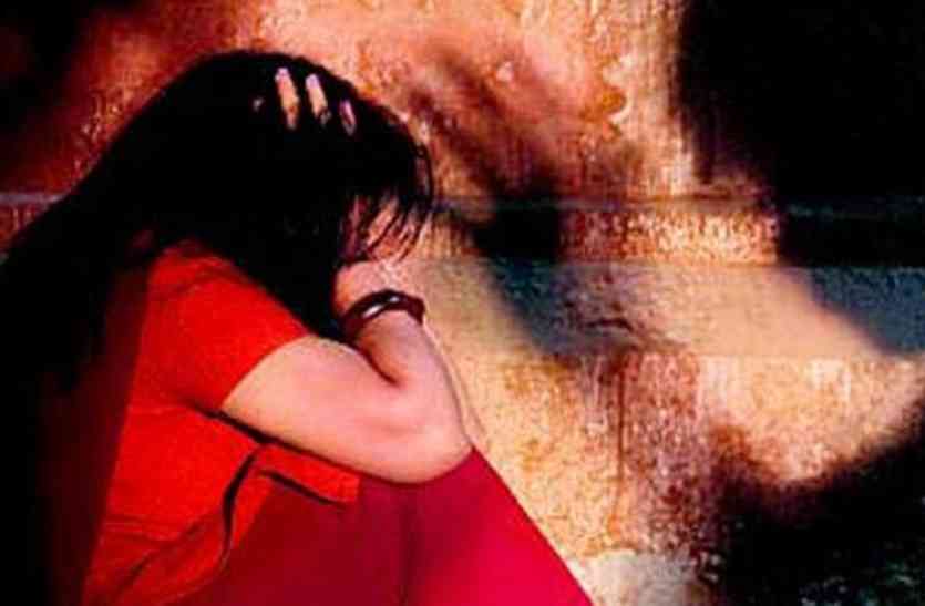 11th class female student suicide बड़ी खबर: छेड़छाड़ से तंग छात्रा ने पहले पढ़ाई छोड़ी फिर दे दी जान, मचा कोहराम