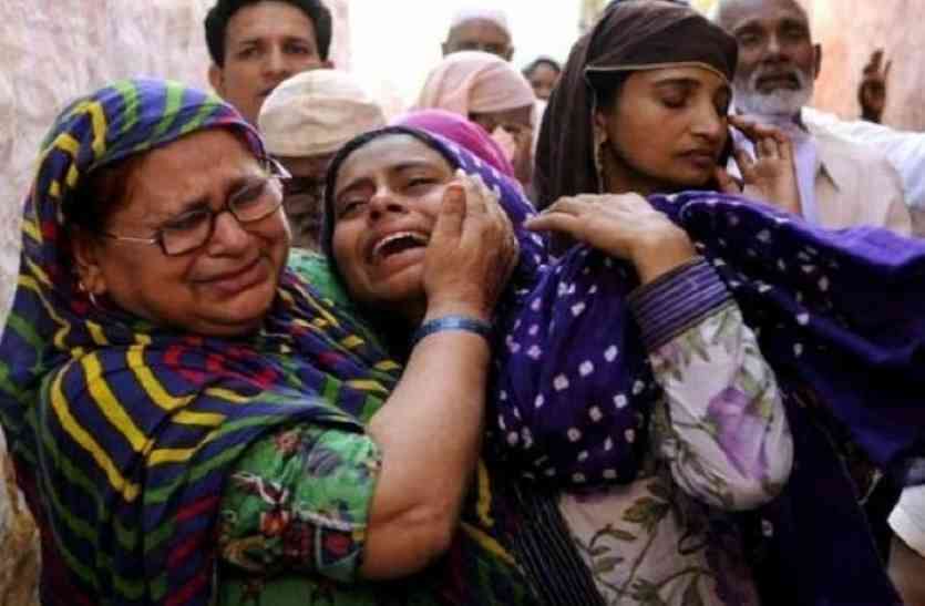 death of a man सड़क किनारे मिली युवक की लाश,हत्या के आरोप में हुआ थाने का घेराव