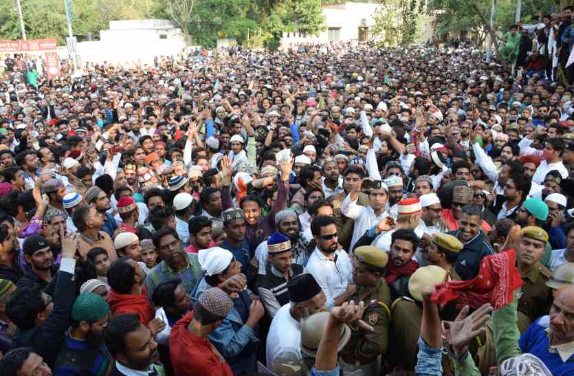 muslim community protest video: राजसमंद में बंगाली व्यक्ति की नृशंस हत्या के विरोध में उदयपुर में जुटा ये समाज, तत्परता से जांच की मांग
