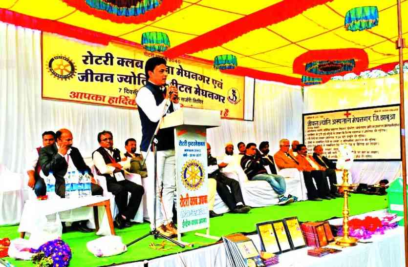 rotary club jhabua रोटरी क्लब के पदाधिकारियों ने ली शपथ