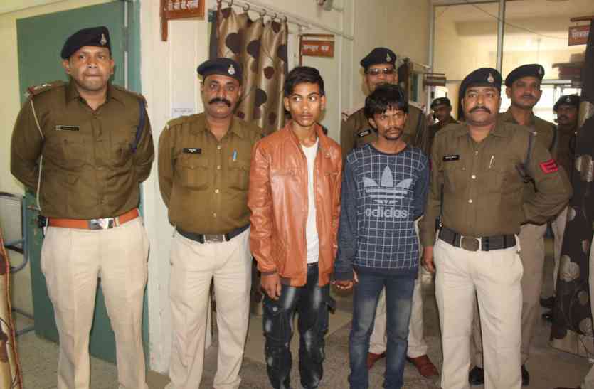 Khargone police arrested thieves रैकी कर मकानों में दिनदहाड़े करते थे वारदात, गिरफ्तार