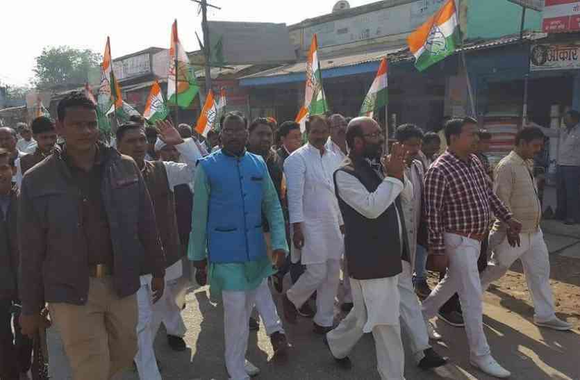 Ajay Kumar Lallu MLA Kaptanganj कांग्रेस विधायक की चेतावनी, ट्रेन नहीं चलायी तो रेलवे लाइन भी नहीं रहने देगी जनता