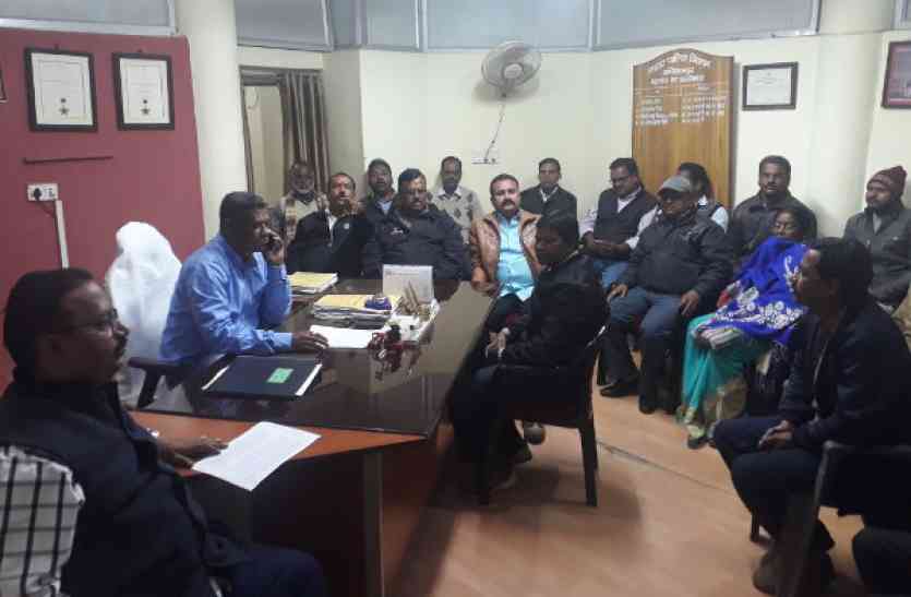 Mayor in meeting भड़क गए महापौर, कहा- 3 जनवरी तक का समय देता हूं, इसके बाद कर दूंगा बर्खास्त