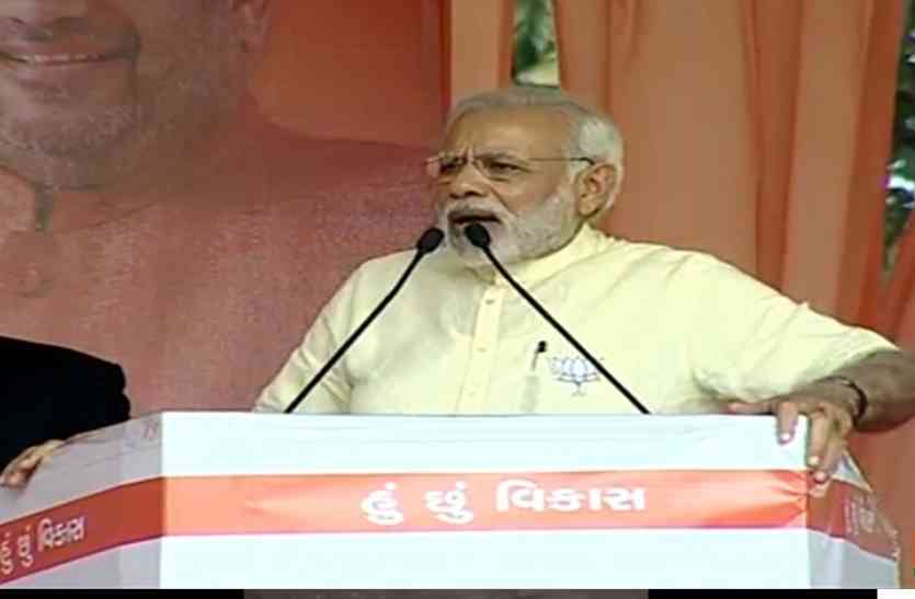 modi मोदी का एक और हमला, बोले- कांग्रेस ने लांघी मर्यादा, अब मेरे माता-पिता के बारे में पूछ रही