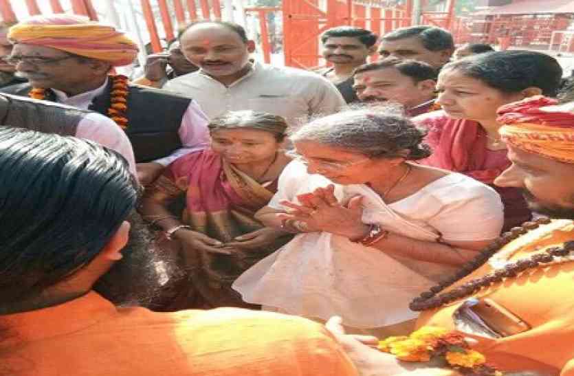 Jasodaben modi प्रधानमंत्री नरेंद्र मोदी की पत्नी जसोदाबेन को नही मिली संगम नगरी में गंगा आरती की इजाजत