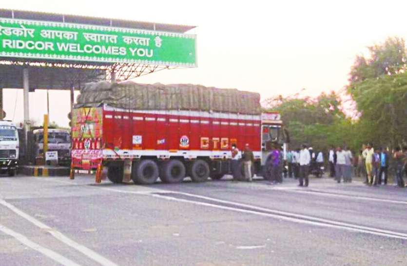 MLA MP will pass express way without tax, toll free for MLA, MPs MLAs MPs के लिए एक्सप्रेस-वे पर टोलटैक्स Free