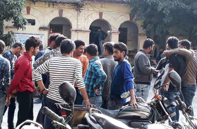 crime,Newborn,beating in hospital,crime in udaipur,udaipur hindi latest news,udaipur latest hindi news,hathipol police, उदयपुर के निजी अस्पताल में नवजात की हालत बिगड़ी तो परिजनों की मारपीट और तोडफ़ोड़, पुलिस ने पहुंचकर पाया काबू